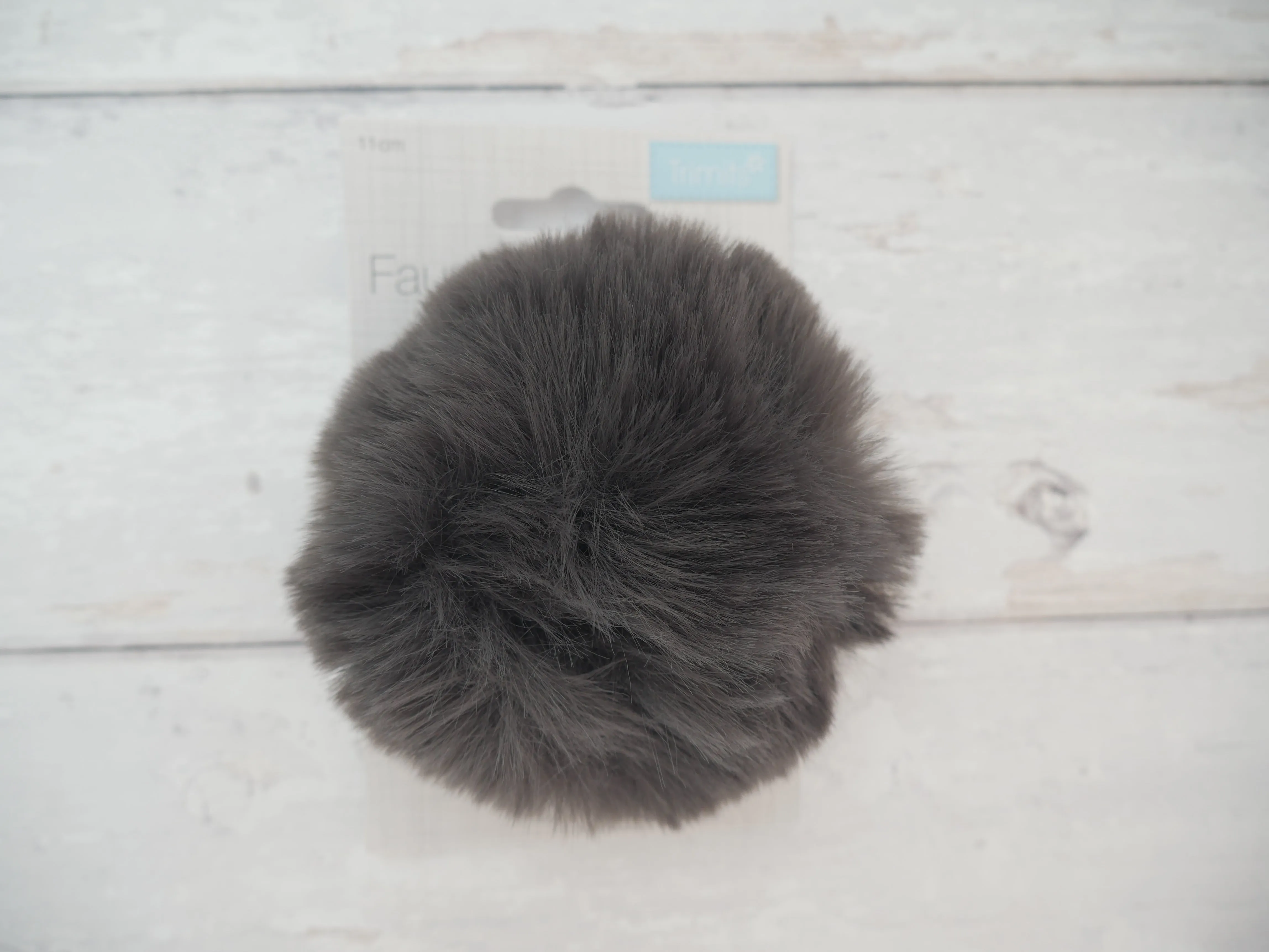 Fur Pom Pom, Grey