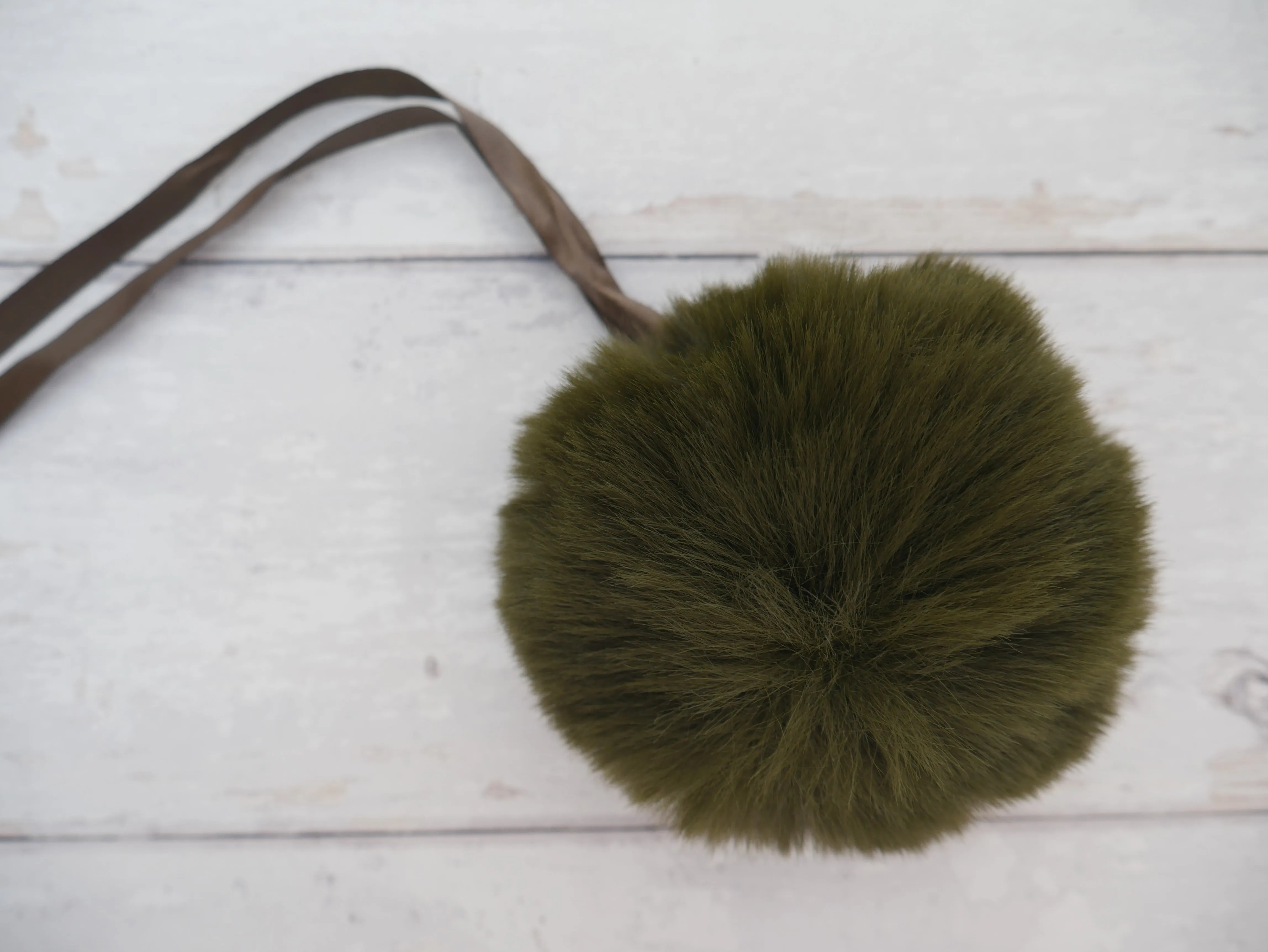 Fur Pom Pom, Khaki